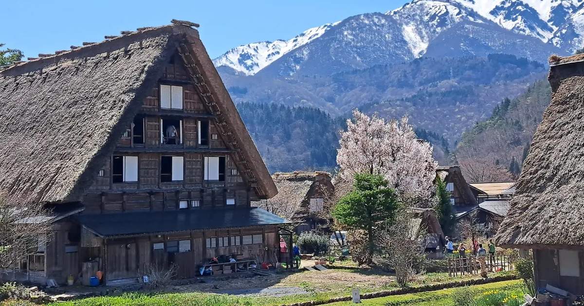金沢発 白川郷・高山 1日バス
